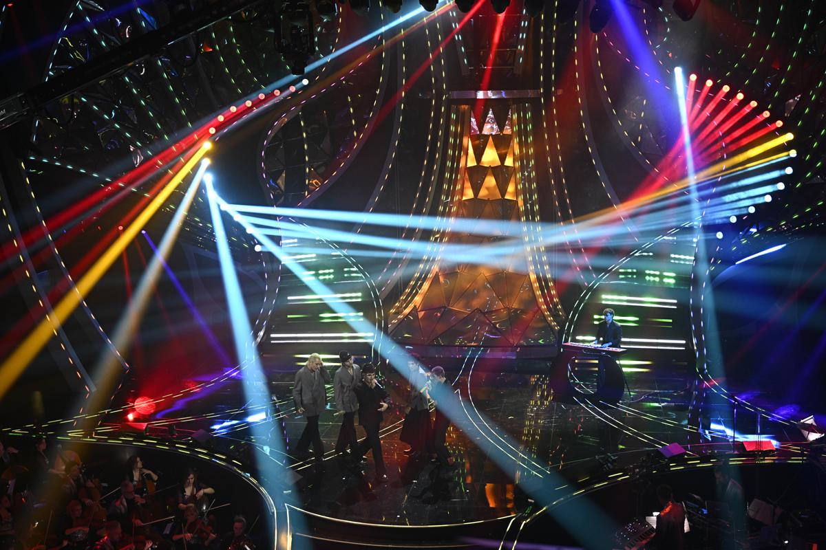 Galleria foto 'Sanremo 2025 è già “boom” sui social (grazie a donne e giovani)' - foto 1