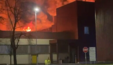 Reggio Emilia, lo stabilimento di Inalca avvolto dalle fiamme. Le immagini del disastro