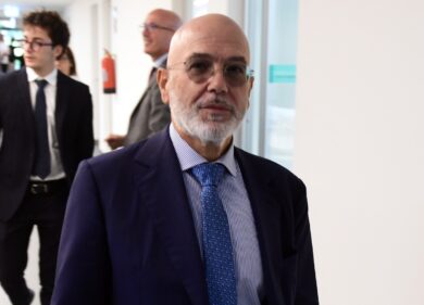 Dopo l’ex fidanzata Cristina Seymandi, nuova grana per il finanziere Segre: scaricato da De Benedetti