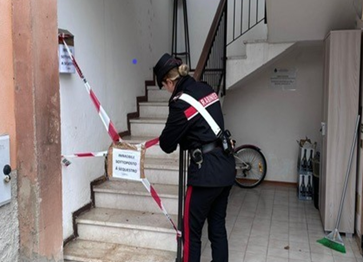 Colpisce la ex con dieci martellate alla testa: la donna lotta per la vita Colpisce la ex con dieci martellate alla testa: la donna lotta per la vita