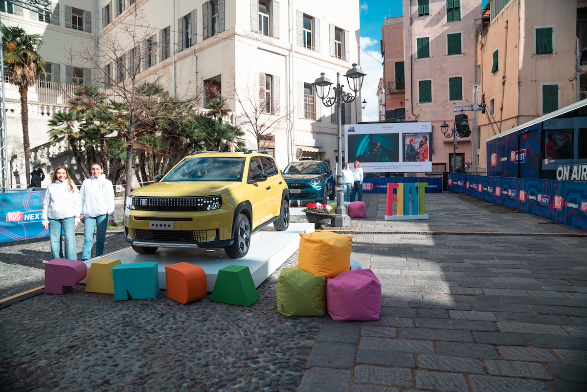 Grande Panda debutta a Sanremo: FIAT porta la “Felicità” nella finale del Festival Grande Panda debutta a Sanremo: FIAT porta la “Felicità” nella finale del Festival