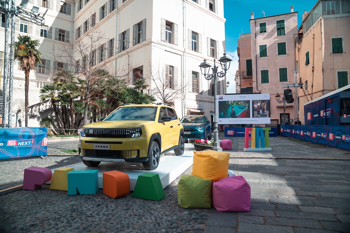 Grande Panda debutta a Sanremo: FIAT porta la “Felicità” nella finale del Festival Grande Panda debutta a Sanremo: FIAT porta la “Felicità” nella finale del Festival