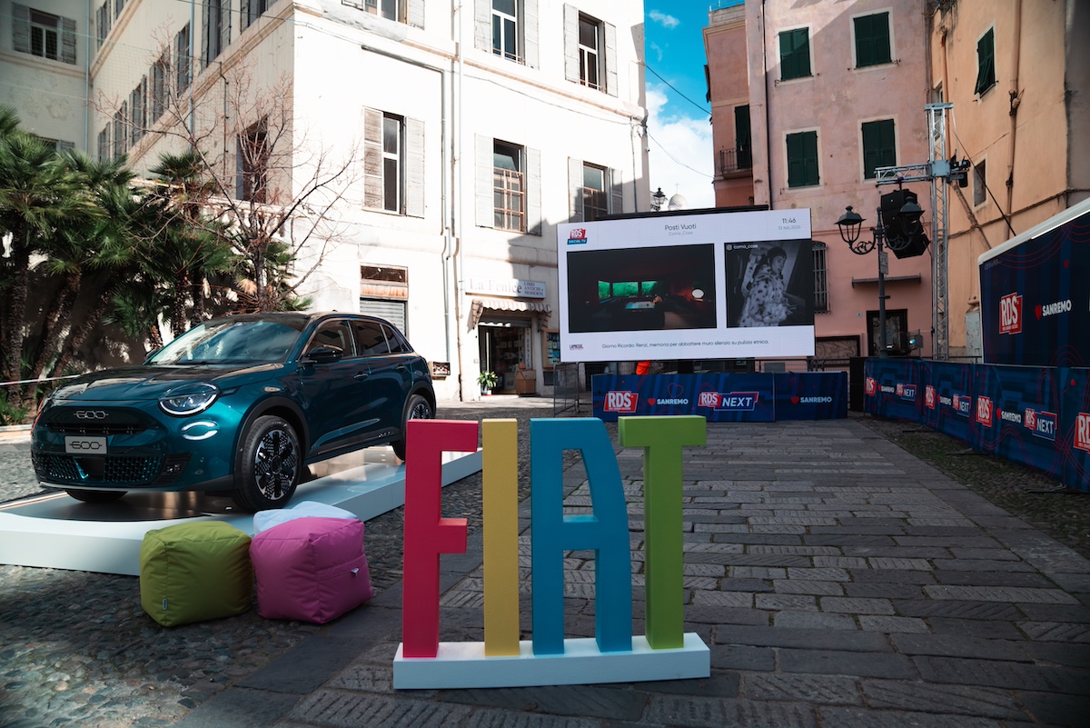 Grande Panda debutta a Sanremo: FIAT porta la “Felicità” nella finale del Festival Grande Panda debutta a Sanremo: FIAT porta la “Felicità” nella finale del Festival