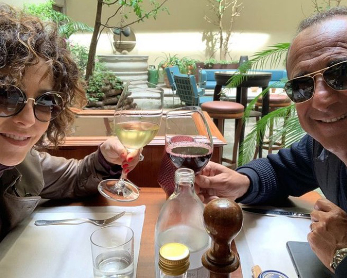 Chi è Francesca Vaccaro, la moglie di Carlo Conti che a Sanremo resta nell’ombra: dal lavoro dietro le quinte alla crisi con il marito