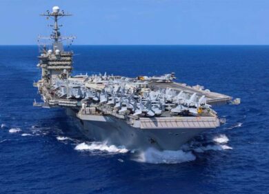 Portaerei Usa contro un cargo battente bandiera panamense in acque egiziane