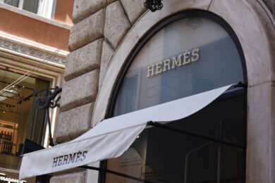 Hermès a prova di crisi, conti da record nel 2024: utile oltre i 4,5 miliardi di euro