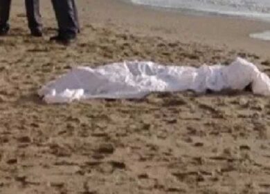 Giovane italiano trovato morto in circostanze misteriose a Tenerife, indagini in corso