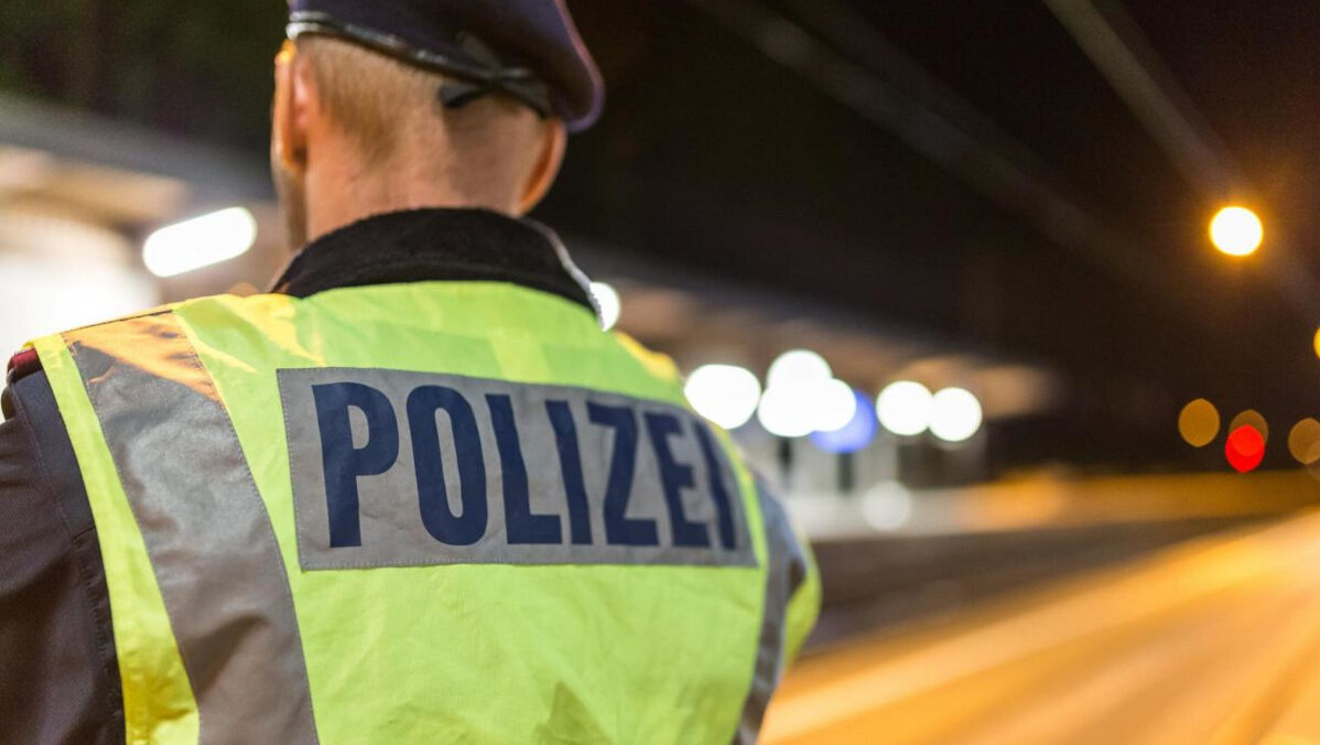 Germania, prende una donna in ostaggio al supermercato. Quasi 12 ore di tensione, poi l’arresto