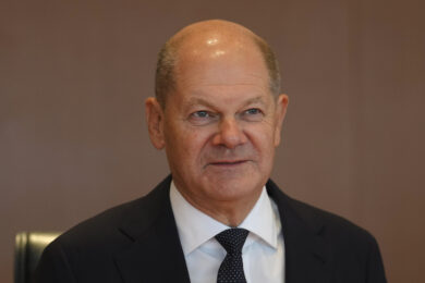 Germania, Scholz mette al suo posto Vance: “No a interferenze esterne nelle elezioni”