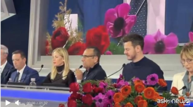 Sanremo 2025, Conti: “Faccio il giullare. Mai ricevuto pressioni dalla Rai” | VIDEO