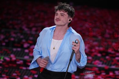 Sanremo 2025, Olly: “Faccio canzoni per inventarmi una realtà quando quella in cui sto non mi piace”- VIDEO