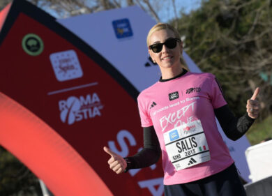 Genova, Silvia Salis candidata sindaco per il Csx: chi è l’ex atleta vicepresidente del Coni