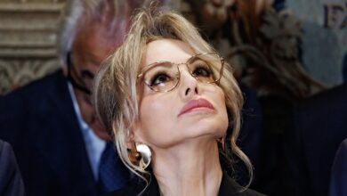 Mondadori, festa per gli azionisti: dividendo più ricco, via libera al  buyback e bonus ai vertici