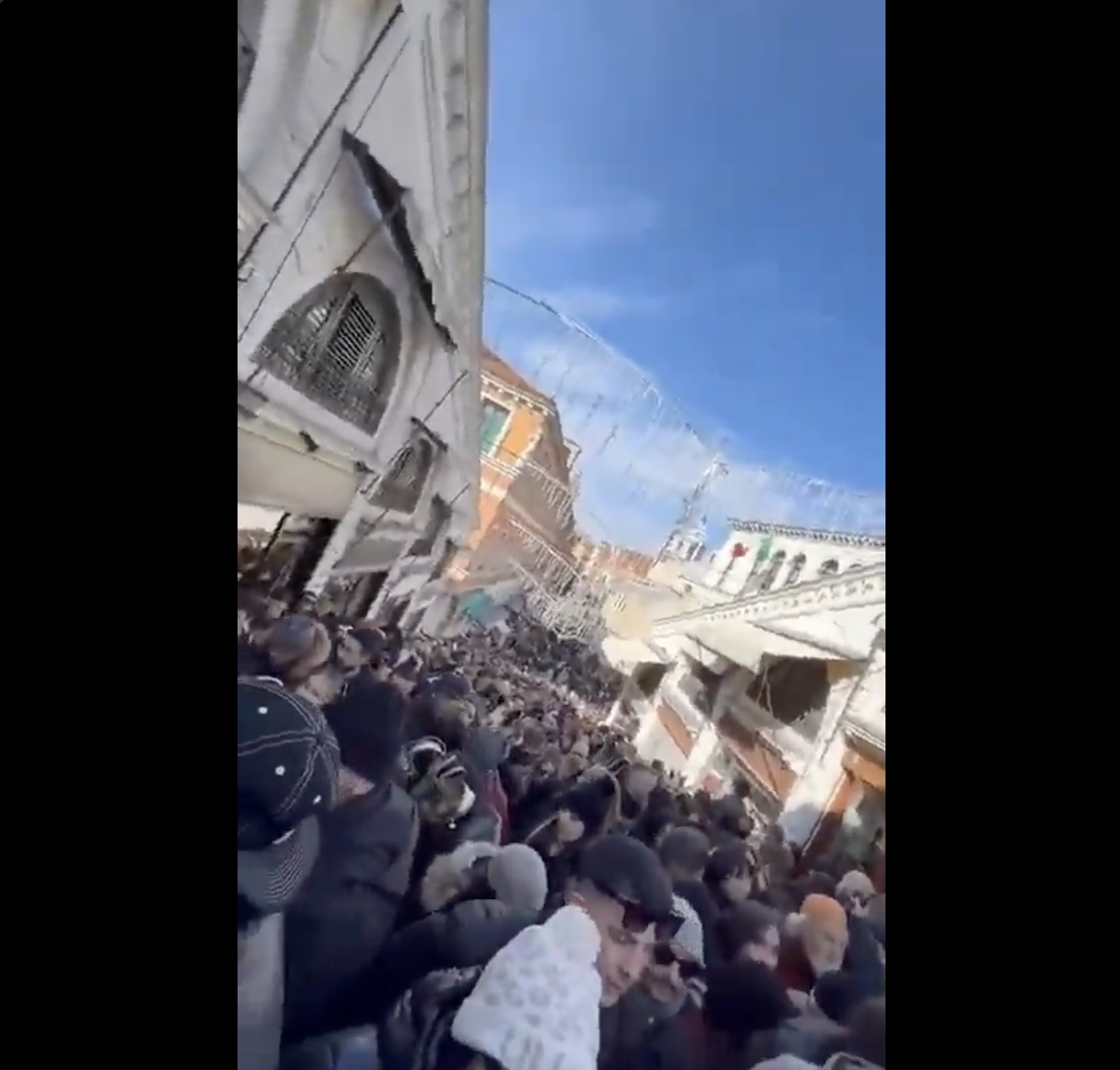 Venezia, al via il Carnevale ed è tutto esaurito, overtourism | video Venezia, al via il Carnevale ed è tutto esaurito, overtourism | video