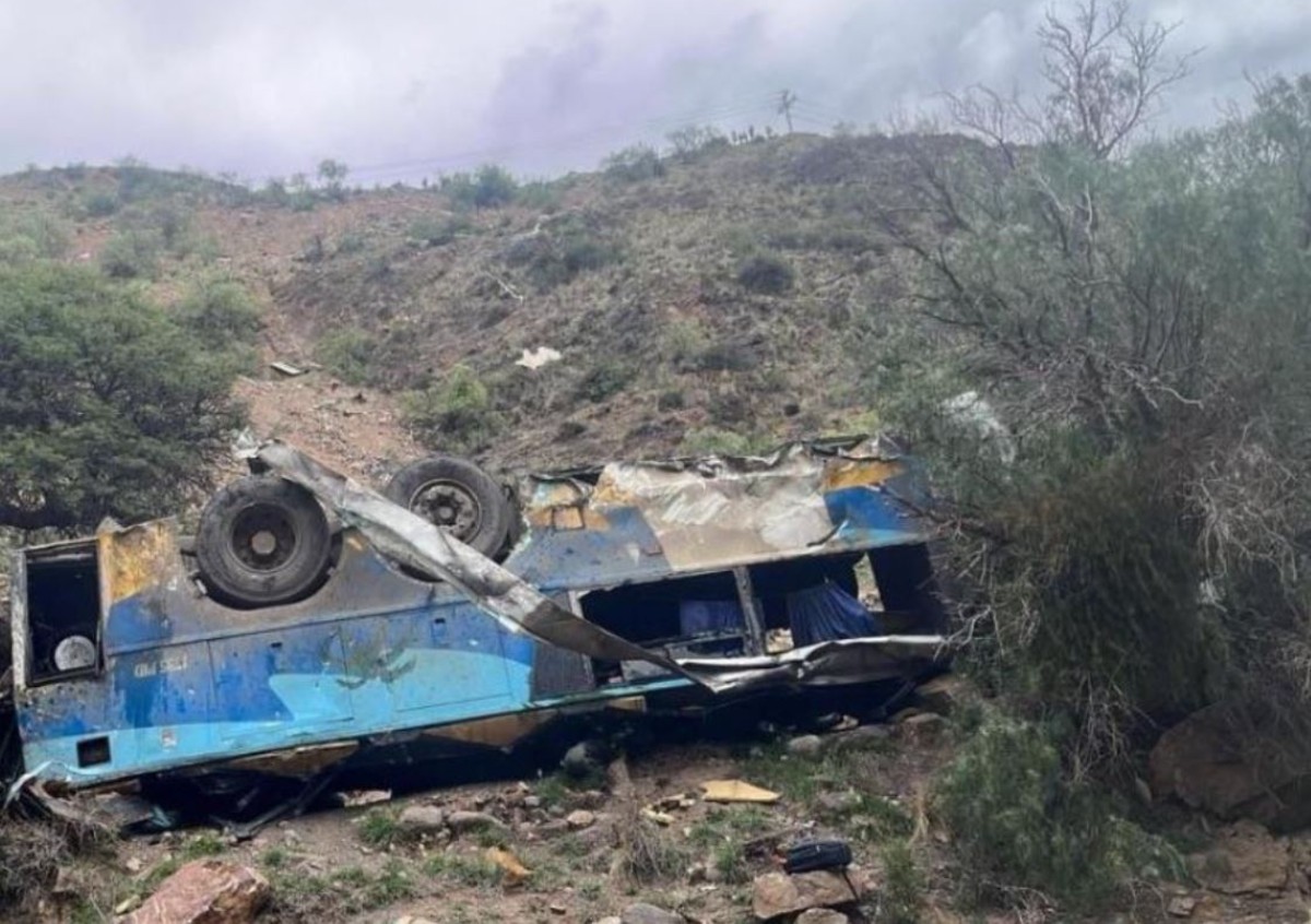 L’autobus va troppo veloce e precipita nel burrone, nuova tragedia in strada: 31 morti L’autobus va troppo veloce e precipita nel burrone, nuova tragedia in strada: 31 morti