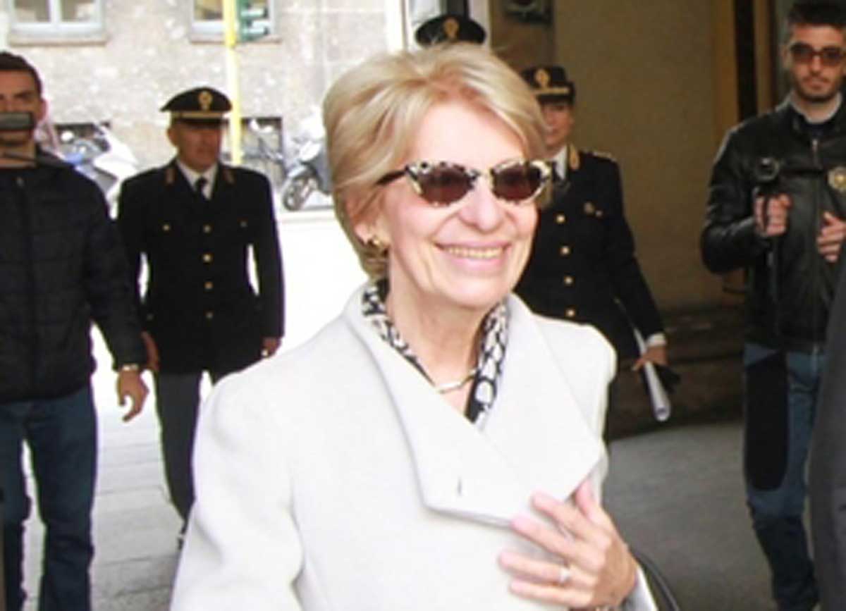 Rapina record: finto avvocato porta via 3 mln in lingotti a Gemma Bracco