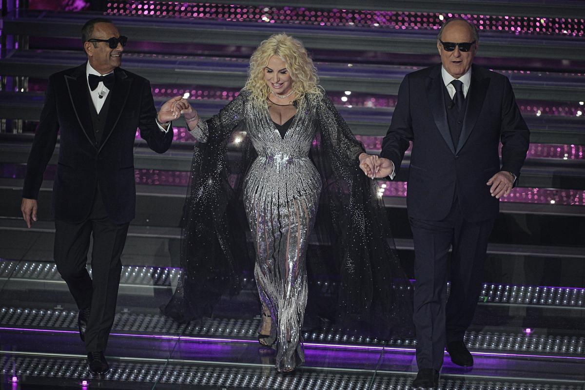 Sanremo 2025, non solo ascolti tv super: Rai festeggia una raccolta pubblicitaria boom. I numeri del ‘Superbowl italiano’ Sanremo 2025, non solo ascolti tv super: Rai festeggia una raccolta pubblicitaria boom. I numeri del ‘Superbowl italiano’