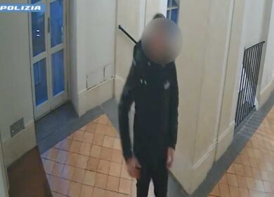 Rapina record: finto avvocato porta via 3 mln in lingotti a Gemma Bracco