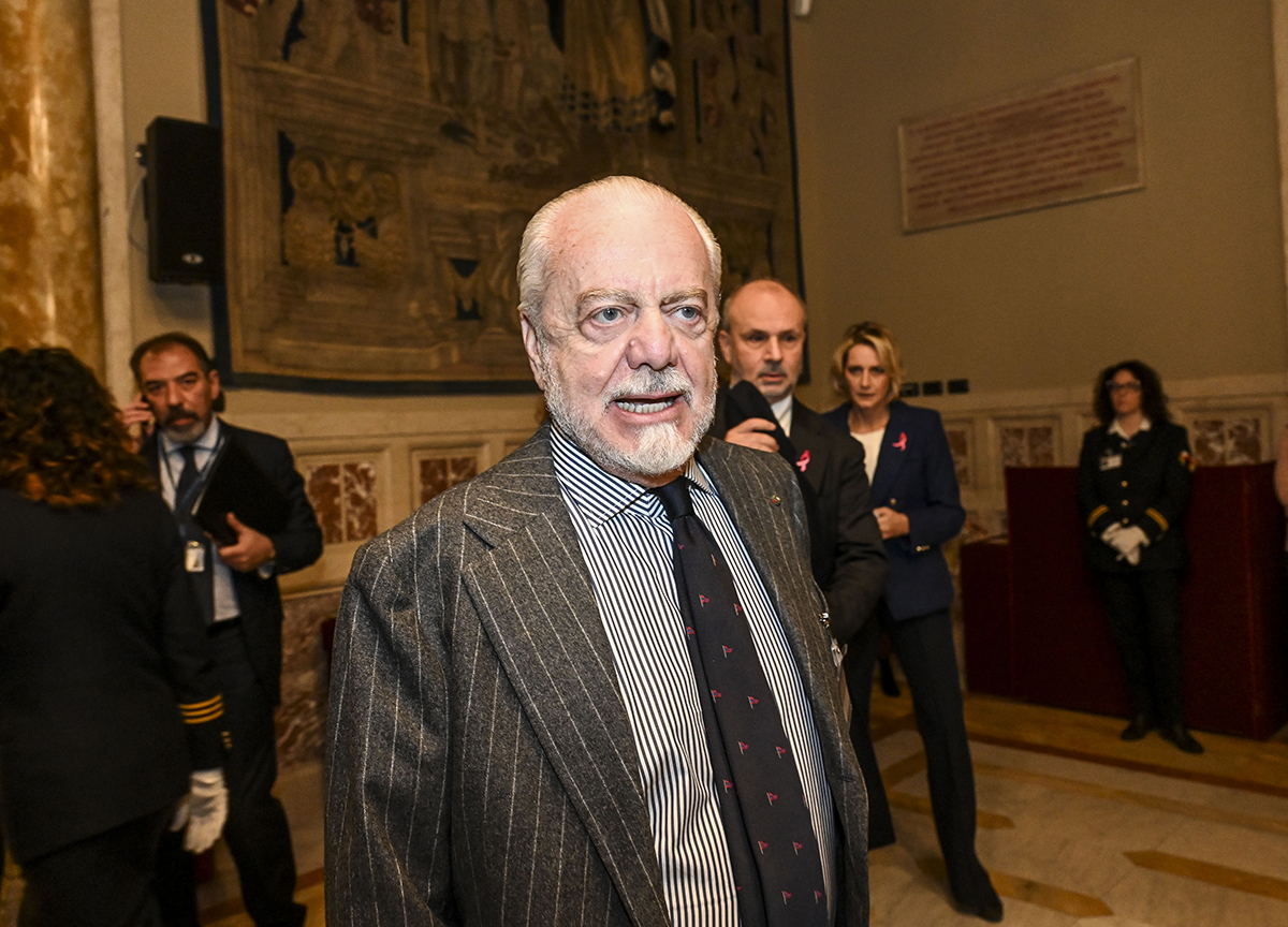 Napoli, chiesto il processo per De Laurentiis: presunte irregolarità nell’acquisto di Osimhen