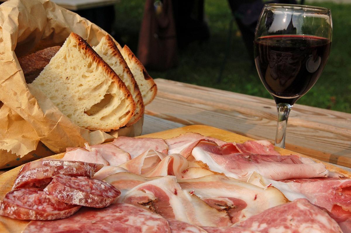 Perugia, muore dopo aver mangiato salumi: a giudizio il titolare dell’azienda Perugia, muore dopo aver mangiato salumi: a giudizio il titolare dell’azienda