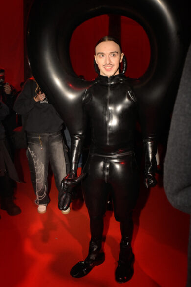 Chi è Tommy Cash, il cantante estone che con “Espresso Macchiato” sbeffeggia l’Italia all’Eurovision