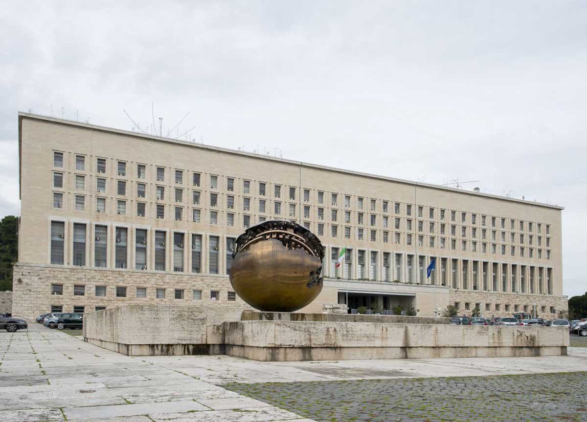 Visti per extracomunitari in cambio di orologi: arrestati 2 funzionari degli Esteri Visti per extracomunitari in cambio di orologi: arrestati 2 funzionari degli Esteri