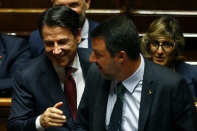 Trump e Putin fanno rinascere l’asse Salvini-Conte. Trema il governo, campo largo a pezzi