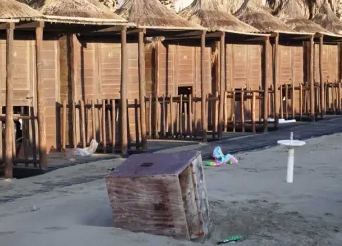 Ostia, va a fuoco il Faber Village, lo stabilimento sequestrato al clan Fasciani