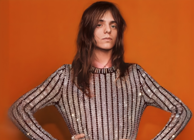 Lucio Corsi versione modello, dalla passerella per Gucci a Sanremo 2025: il passato “cool” del cantautore- FOTO