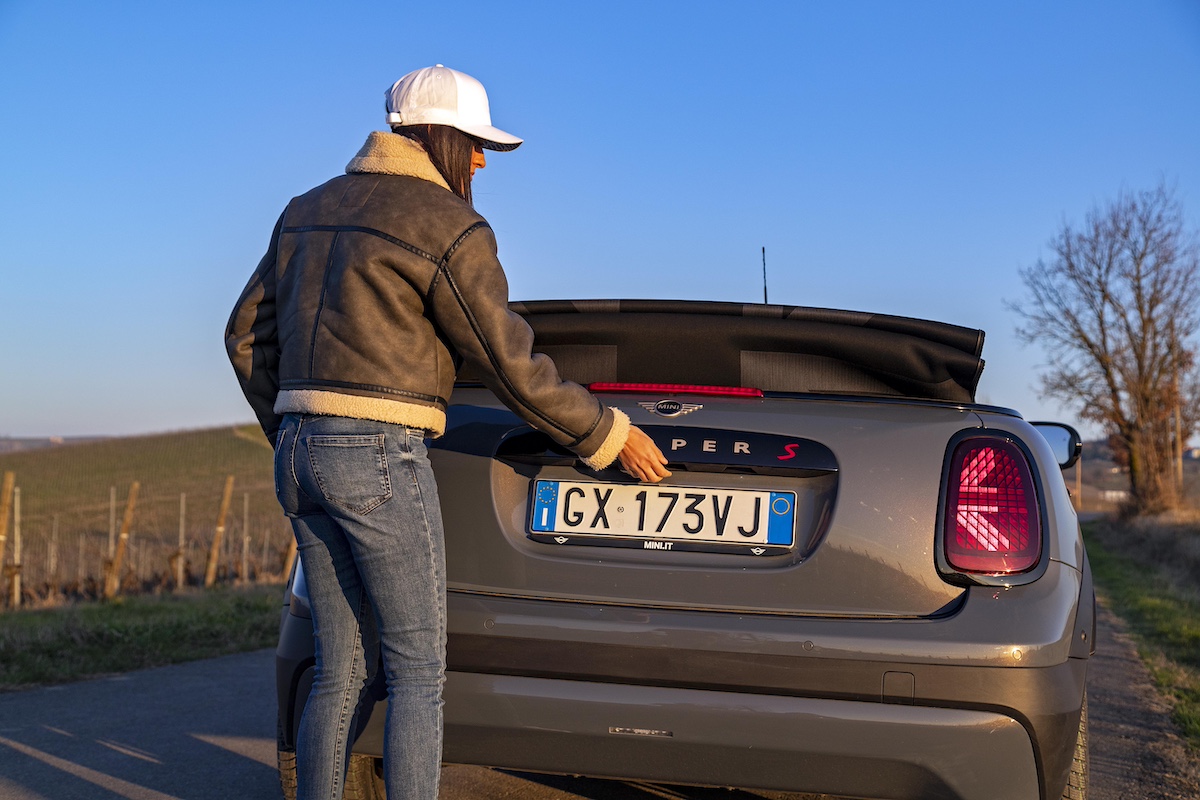 Nuova MINI Cooper Cabrio: il piacere di guida “Always Open” in una veste rinnovata Nuova MINI Cooper Cabrio: il piacere di guida “Always Open” in una veste rinnovata