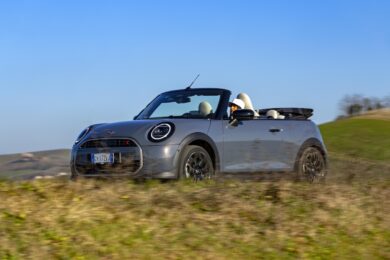 Nuova MINI Cooper Cabrio: il piacere di guida “Always Open” in una veste rinnovata