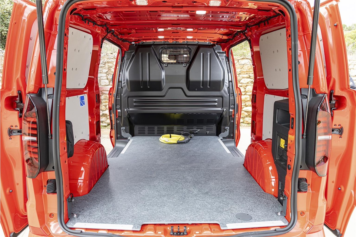 Nuovo Volkswagen Transporter e Caravelle: il Bulli si evolve con più spazio, tecnologia e motorizzazioni efficienti Nuovo Volkswagen Transporter e Caravelle: il Bulli si evolve con più spazio, tecnologia e motorizzazioni efficienti