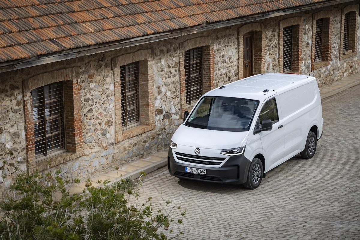 Nuovo Volkswagen Transporter e Caravelle: il Bulli si evolve con più spazio, tecnologia e motorizzazioni efficienti Nuovo Volkswagen Transporter e Caravelle: il Bulli si evolve con più spazio, tecnologia e motorizzazioni efficienti