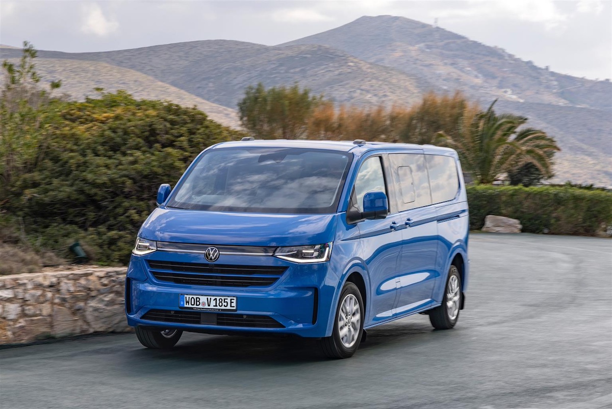 Nuovo Volkswagen Transporter e Caravelle: il Bulli si evolve con più spazio, tecnologia e motorizzazioni efficienti Nuovo Volkswagen Transporter e Caravelle: il Bulli si evolve con più spazio, tecnologia e motorizzazioni efficienti