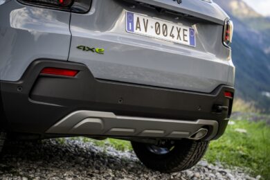 Jeep protagonista ai 105XMasters Winter Tour: test drive su neve e anteprima della Avenger The North Face Edition