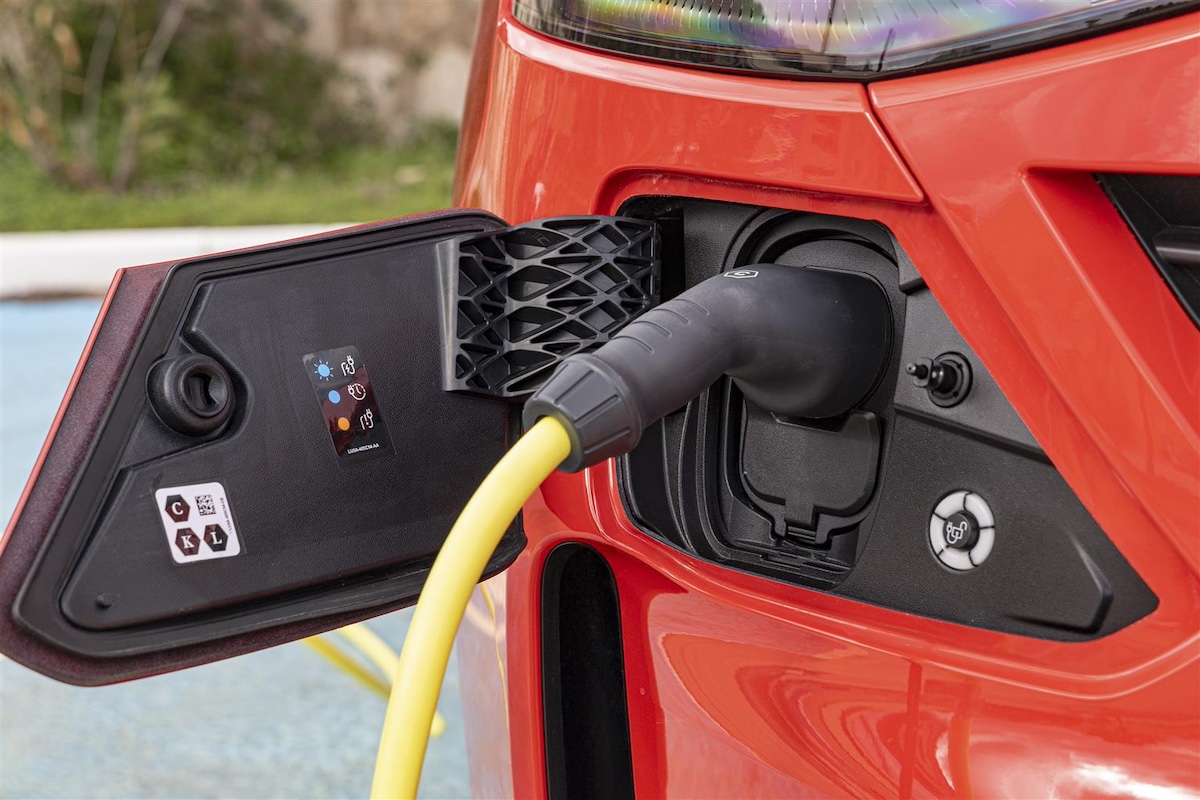 Auto elettriche nel mirino dell’AGCM: istruttorie su autonomia e batterie Auto elettriche nel mirino dell’AGCM: istruttorie su autonomia e batterie