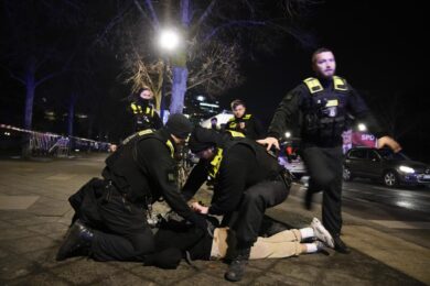 Berlino, chi è l’accoltellatore: rifugiato siriano di 19 anni che “voleva uccidere gli ebrei”