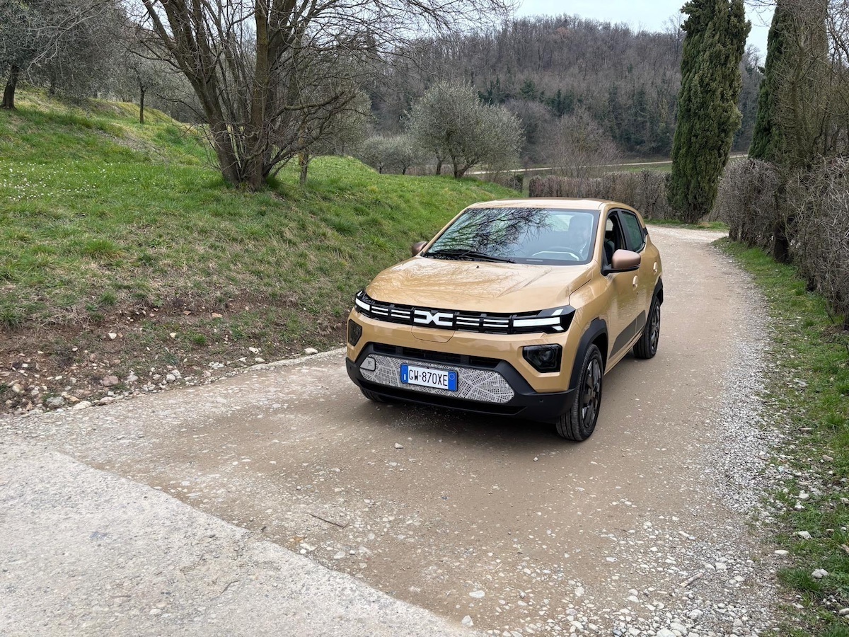 Nuova Dacia Spring: la citycar elettrica perfetta anche fuori città