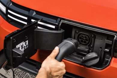 Autonomia delle auto elettriche: come si misura e perché i dati ufficiali differiscono dalla realtà