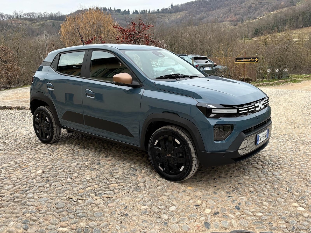 Nuova Dacia Spring: la citycar elettrica perfetta anche fuori città