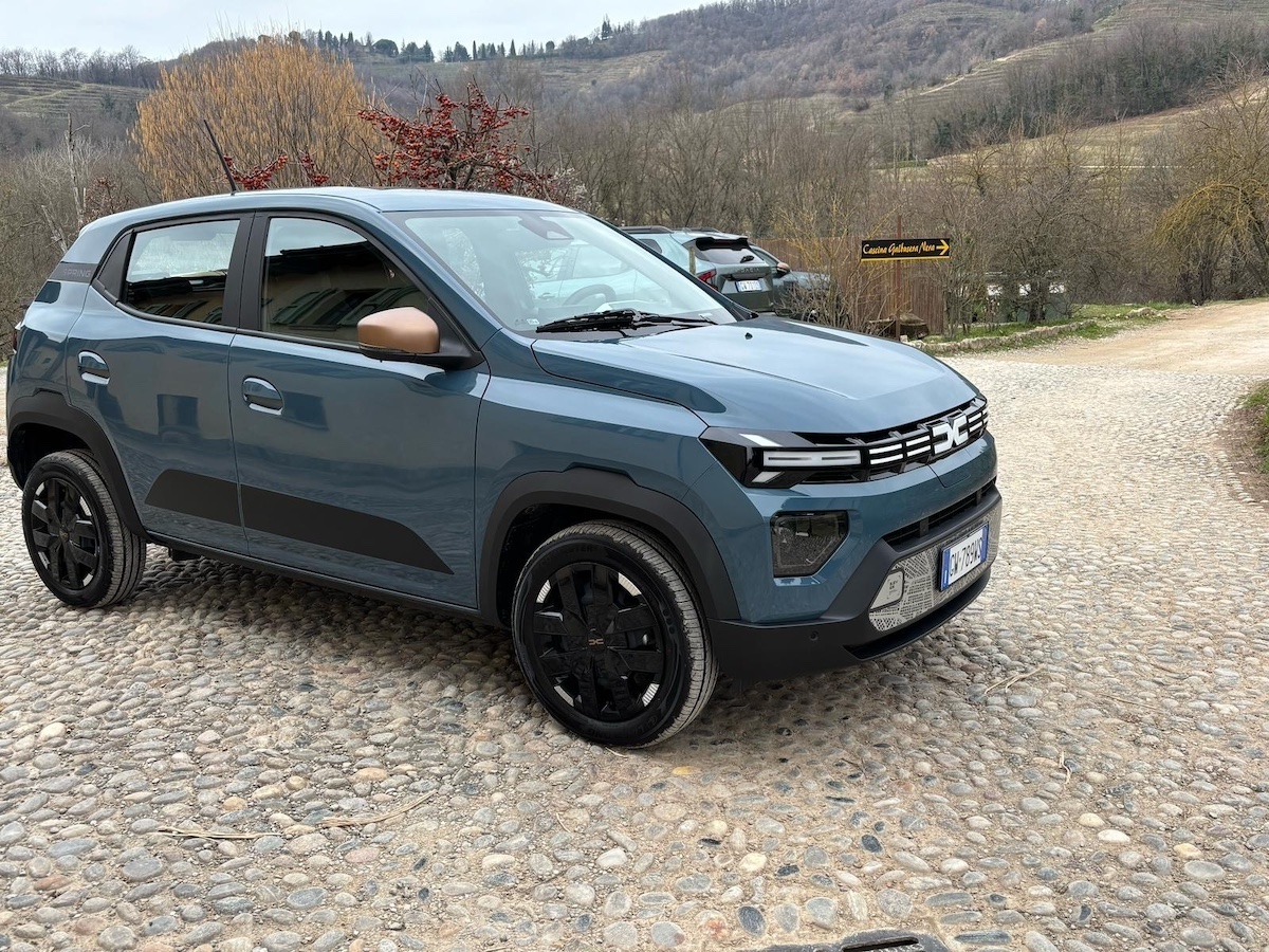 Nuova Dacia Spring: la citycar elettrica perfetta anche fuori città