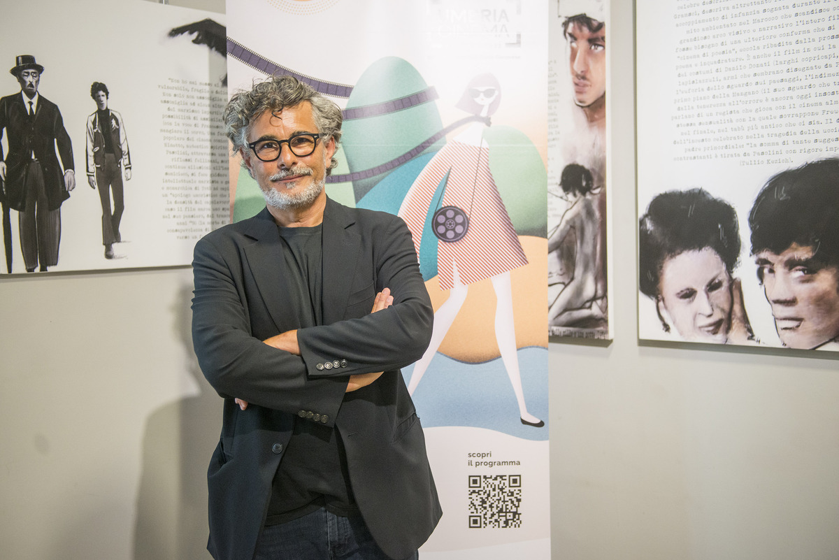 Paolo Genovese, non solo il boom al bottegino con “FolleMente”. Il registra romano punta su IA e robot: nasce Lettera 32 Paolo Genovese, non solo il boom al bottegino con “FolleMente”. Il registra romano punta su IA e robot: nasce Lettera 32