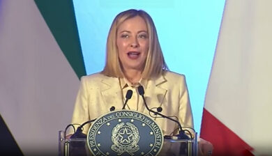 Italia-Emirati Arabi, Meloni annuncia l’accordo da 40 miliardi di investimenti. Il piano