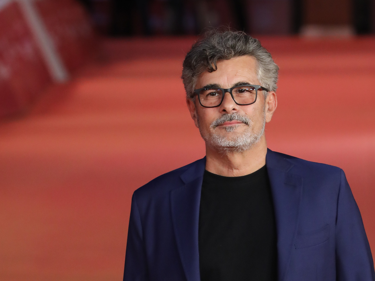Paolo Genovese, non solo il boom al bottegino con “FolleMente”. Il registra romano punta su IA e robot: nasce Lettera 32 Paolo Genovese, non solo il boom al bottegino con “FolleMente”. Il registra romano punta su IA e robot: nasce Lettera 32