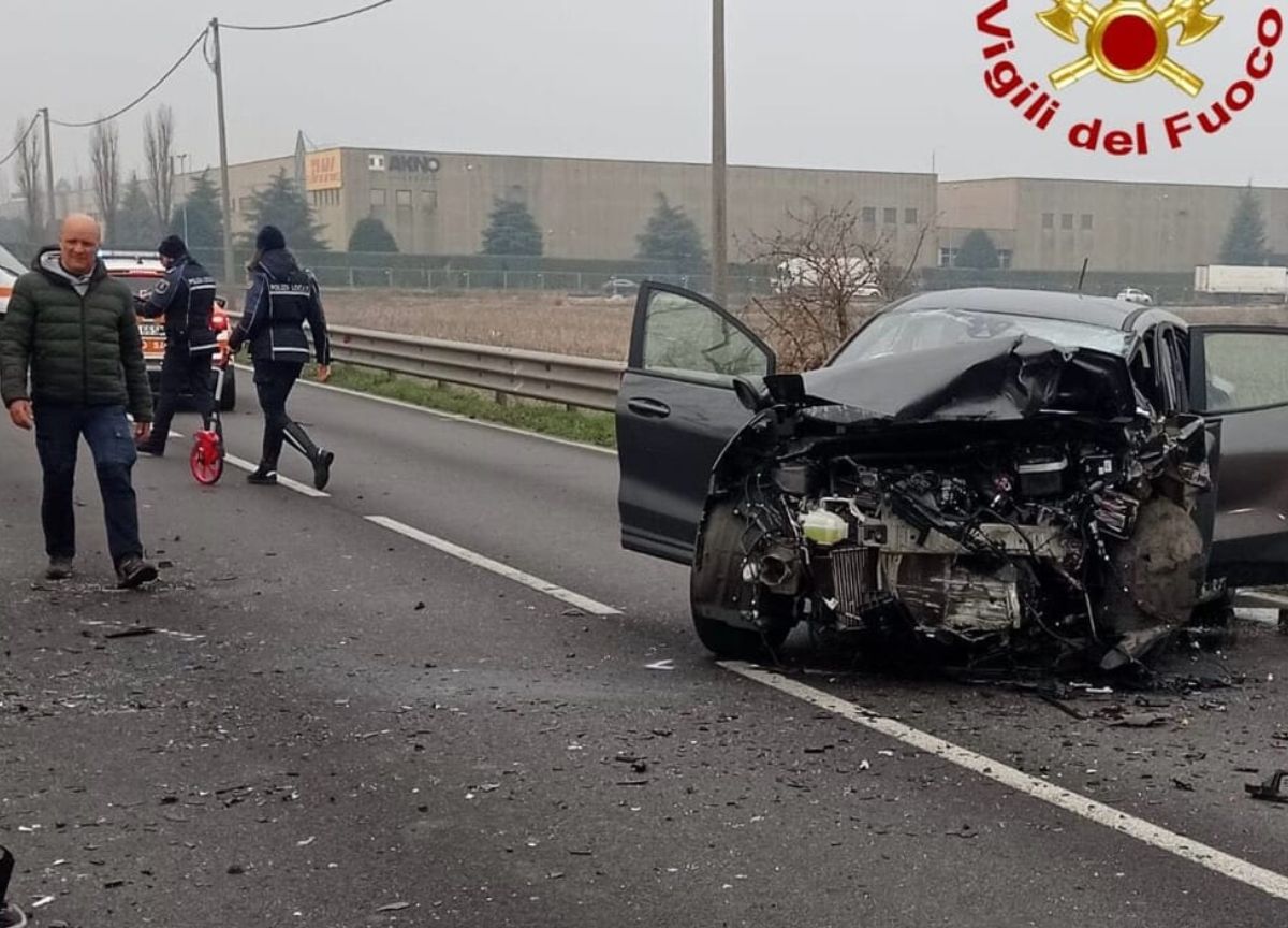 Incidente stradale nel Milanese: donna in gravi condizioni, coinvolti anche dieci cani Incidente stradale nel Milanese: donna in gravi condizioni, coinvolti anche dieci cani