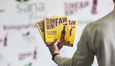 Sostenibilità, Slow Wine Fair 2025 lancia la Call to Action “Alleggeriamo le nostre bottiglie”