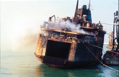 Moby Prince, la Dda di Firenze chiede l’archiviazione per l’inchiesta del traghetto andato a fuoco 34 anni fa