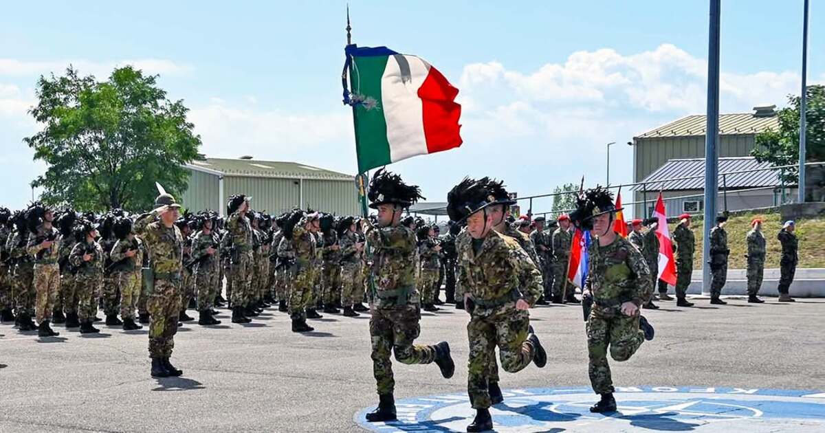Fazzolari: “L’Ucraina nella Nato? Un’ipotesi per far finire la guerra”. E sui soldati italiani a Kiev… Fazzolari: “L’Ucraina nella Nato? Un’ipotesi per far finire la guerra”. E sui soldati italiani a Kiev…