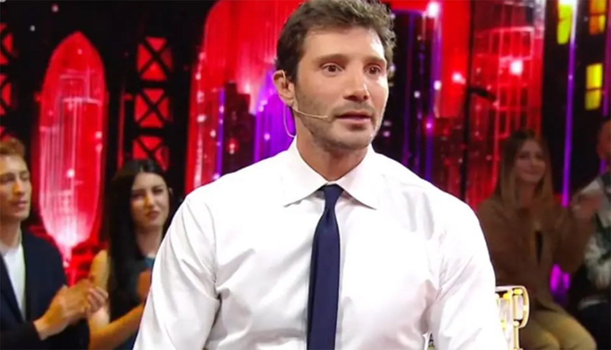 Galleria foto 'Stefano De Martino, re degli ascolti tv, vola in prima serata su Rai1 con 2 programmi diversi – Rumor' - foto 1