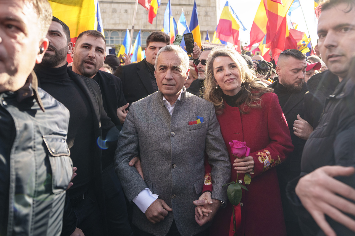 Clamoroso Romania, fermato il nazionalista anti-Nato Georgescu. Stava andando a ricandidarsi